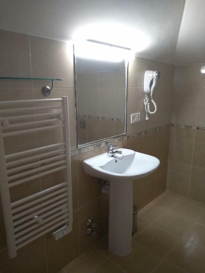 Apartamentos Prestin Onís Exteriör bild